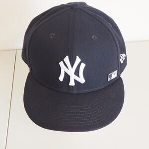 New‎ York Yankees 59Fifty New Era Fitted Hat Size 8 MLB Pin General Merchandise